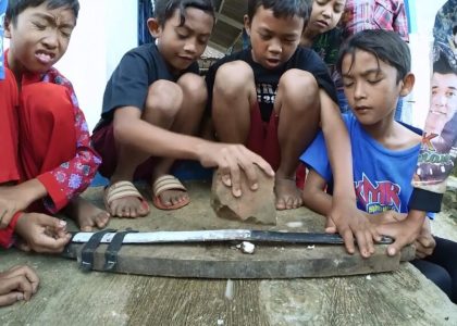 permainan adu kemiri