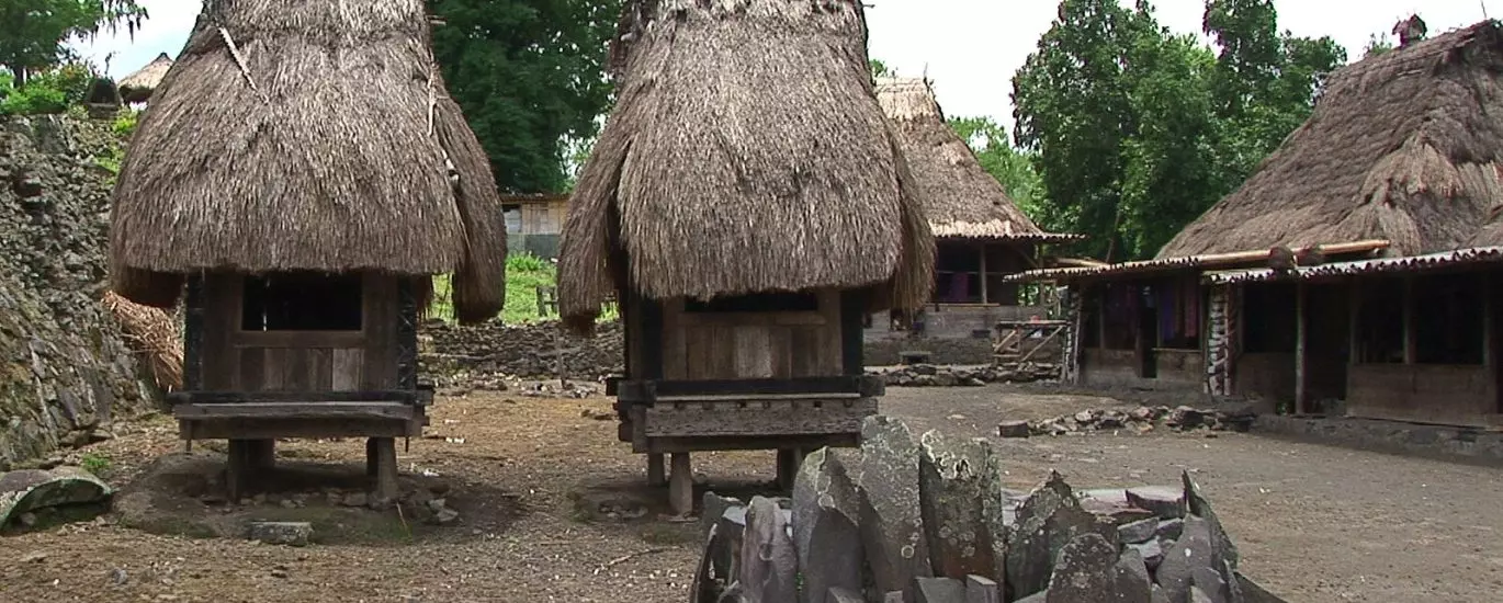 wisata misteri penuh mistis pulau flores