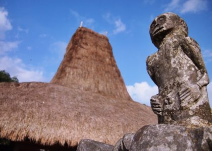wisata sejarah Kampung Adat Tarung
