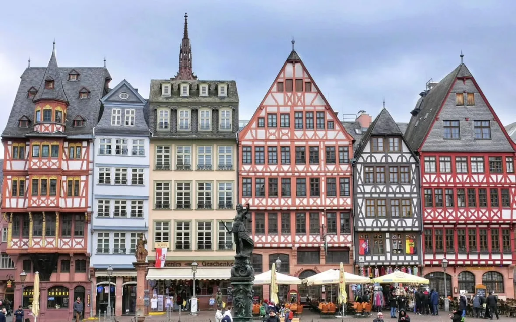 Panduan Lengkap Traveling ke Destinasi Urban Unik: 7 Kota Tersembunyi yang Wajib Dikunjungi 2025