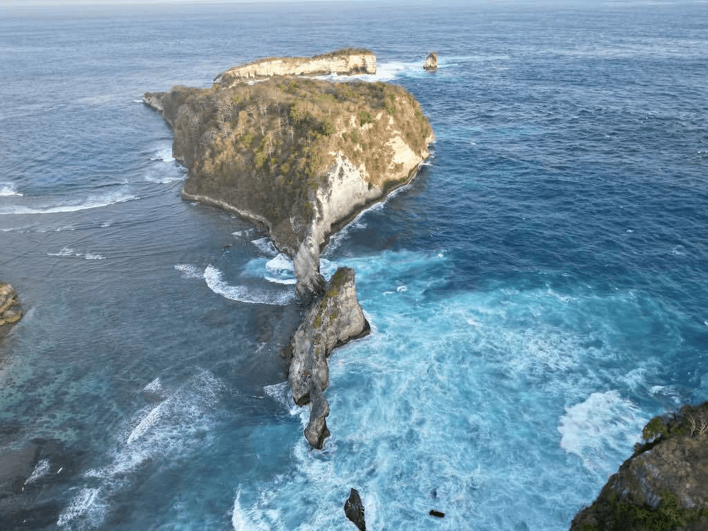 Hidden Gems Nusa Penida 2025: 7 Pantai Sepi Instagramable yang Belum Ramai Wisatawan